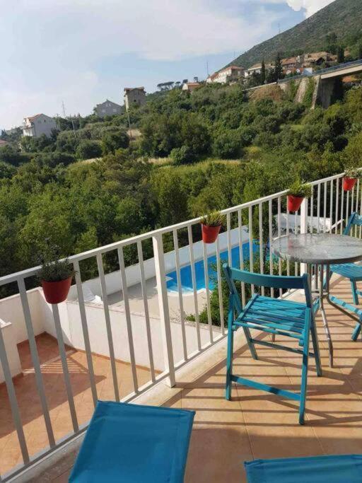 Lovely Split Level Apartment With Sea View, Pool, Free Parking And Wifi Cavtat Exterior photo